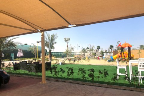 Apartment in Dubai, UAE 1 room, 52.58309800 sq.m. № 583843 - photo 1