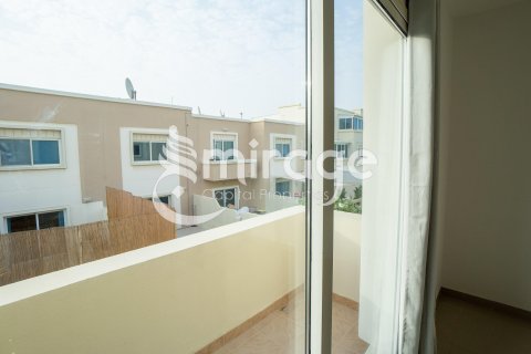 Řadový dům v Al Reef, Abu Dhabi, SAE 2 ložnice, 117.3 m² Č.: 597156 - fotografie 2