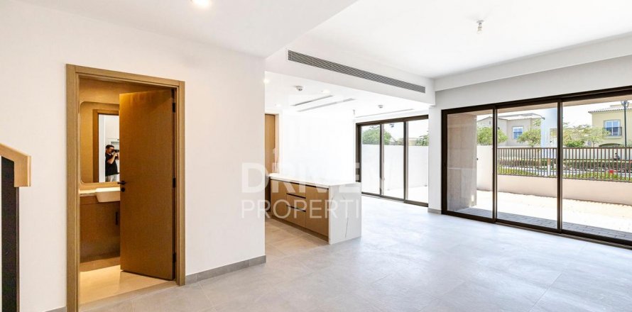 Řadový dům v Dubai Land, Dubai, SAE 3 ložnice, 204 m² Č.: 603099