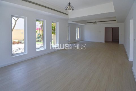 Villa para arrendamento em Arabian Ranches, Dubai, EAU 5 quartos, 450 m2 № 626761 - foto 2