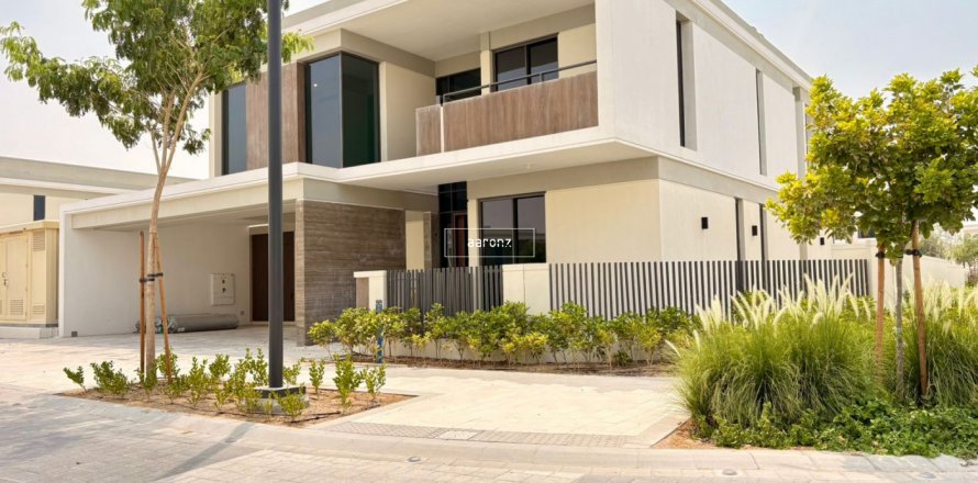 Vilë në Dubai, Emiratet e Bashkuara Arabe 5 dhoma gjumi, 577.5 m2. № 628795