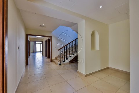 Vilă de închiriat în Abu Dhabi, EAU 5 dormitoare, 534 mp.  №615315 - poză 9