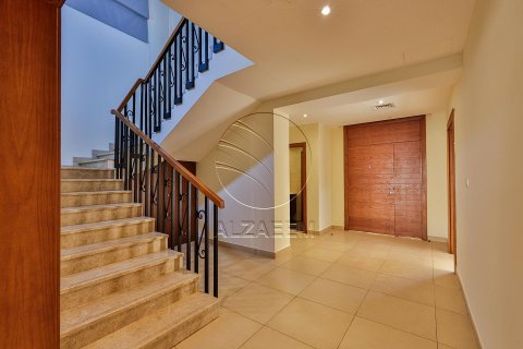 Vilă de închiriat în Abu Dhabi, EAU 5 dormitoare, 534 mp.  №615315 - poză 18
