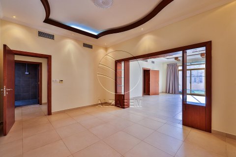 Vilă de închiriat în Abu Dhabi, EAU 5 dormitoare, 534 mp.  №615315 - poză 15