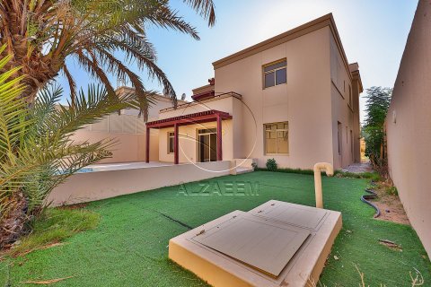 Vilă de închiriat în Abu Dhabi, EAU 5 dormitoare, 534 mp.  №615315 - poză 4