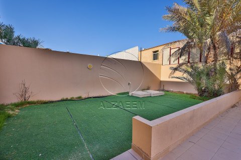 Vilă de închiriat în Abu Dhabi, EAU 5 dormitoare, 534 mp.  №615315 - poză 5