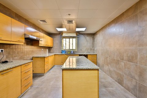 Vilă de închiriat în Abu Dhabi, EAU 5 dormitoare, 534 mp.  №615315 - poză 21