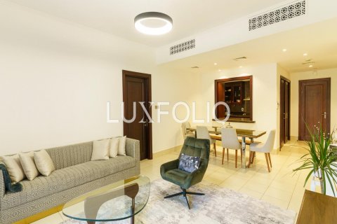 Apartment in Old Town, Dubai, UAE 3 bedrooms, 164 sq.m. № 627423 - photo 1