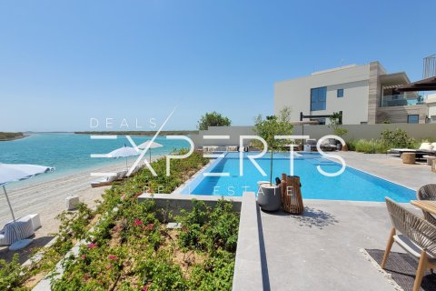 Villa in vendita a Abu Dhabi, EAU 4 camere da letto, 265.9 mq. № 547355 - foto 1