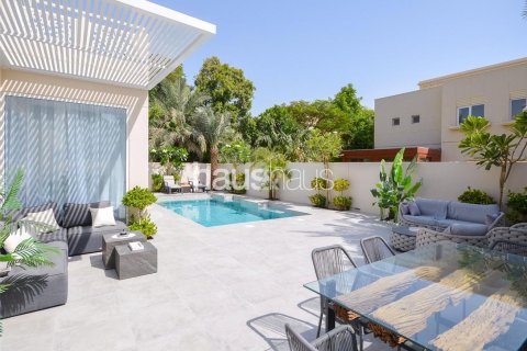 Villa itt: Meadows, Dubai, EAE, 5 hálószoba, 320 m², azonosító: 625263 - fénykép 2