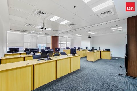 Commercial property in Dubai, UAE 1128.4 sq.m. № 585503 - photo 8