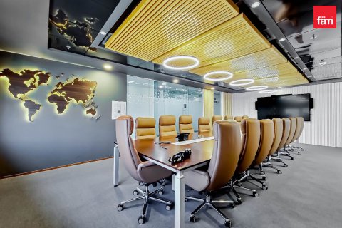 Commercial property in Dubai, UAE 1128.4 sq.m. № 585503 - photo 2