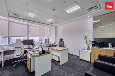 Commercial property in Dubai, UAE 1128.4 sq.m. № 585503 - photo 15