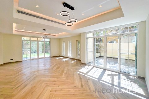 Üürile anda villa asukohaga Arabian Ranches, Dubai, AÜE: 5 magamistoaga, 394 m² Nr 586554 - pilt 1