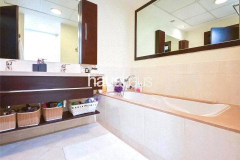 Apartment in The Views, Dubai, UAE 2 bedrooms, 137 sq.m. № 625380 - photo 7