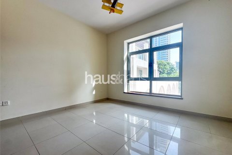 Apartment in The Views, Dubai, UAE 2 bedrooms, 122 sq.m. № 625383 - photo 8