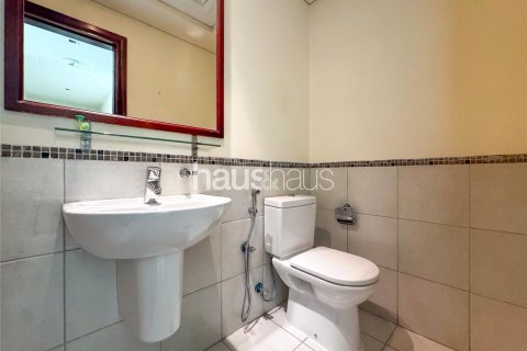 Apartment in The Views, Dubai, UAE 2 bedrooms, 122 sq.m. № 625383 - photo 13