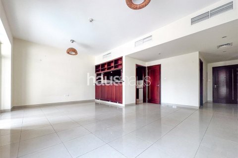 Apartment in The Views, Dubai, UAE 2 bedrooms, 122 sq.m. № 625383 - photo 2