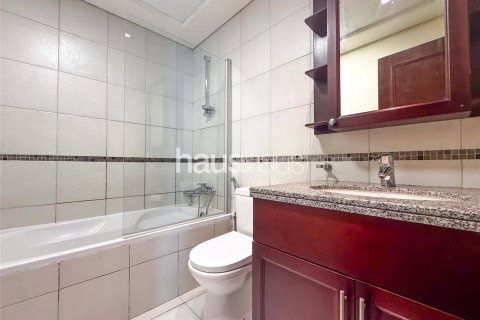 Apartment in The Views, Dubai, UAE 2 bedrooms, 122 sq.m. № 625383 - photo 12