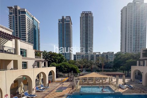Apartment in The Views, Dubai, UAE 2 bedrooms, 122 sq.m. № 625383 - photo 1