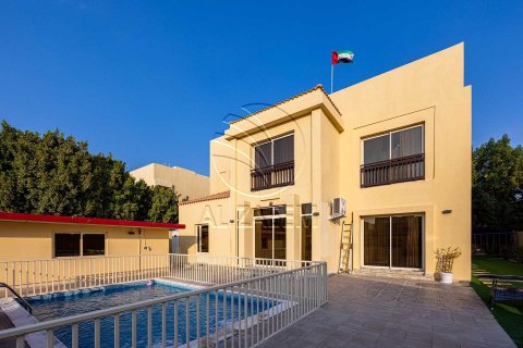 Vila v Baniyas, Abu Dhabi, SAE 5 ložnice, 1038 m² Č.: 615410 - fotografie 3