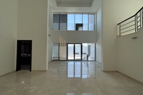 Vilë në Abu Dhabi, Emiratet e Bashkuara Arabe 5 dhoma gjumi, 990.8 m2. № 605502 - Foto 2