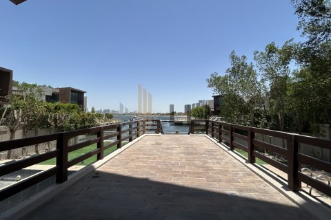 Vilë në Abu Dhabi, Emiratet e Bashkuara Arabe 5 dhoma gjumi, 990.8 m2. № 605502 - Foto 11
