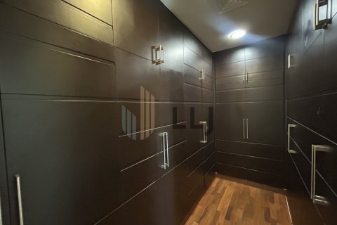 Vilë në Abu Dhabi, Emiratet e Bashkuara Arabe 5 dhoma gjumi, 990.8 m2. № 605502 - Foto 16