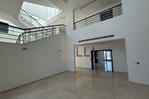 Vilë në Abu Dhabi, Emiratet e Bashkuara Arabe 5 dhoma gjumi, 990.8 m2. № 605502 - Foto 5