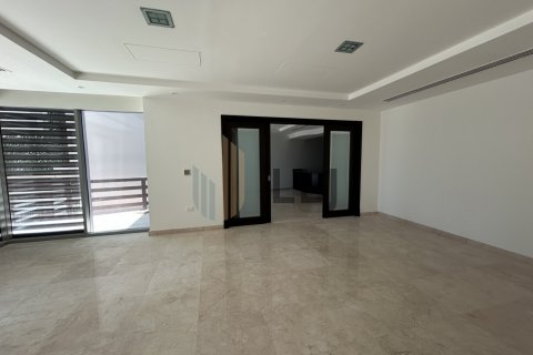 Vilë në Abu Dhabi, Emiratet e Bashkuara Arabe 5 dhoma gjumi, 990.8 m2. № 605502 - Foto 21