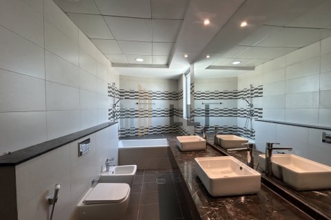 Vilë në Abu Dhabi, Emiratet e Bashkuara Arabe 5 dhoma gjumi, 990.8 m2. № 605502 - Foto 29