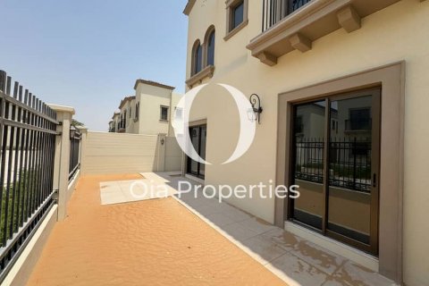 Müüa ridamaja asukohaga Abu Dhabi, AÜE: 3 magamistoaga, 220 m² Nr 628735 - pilt 1