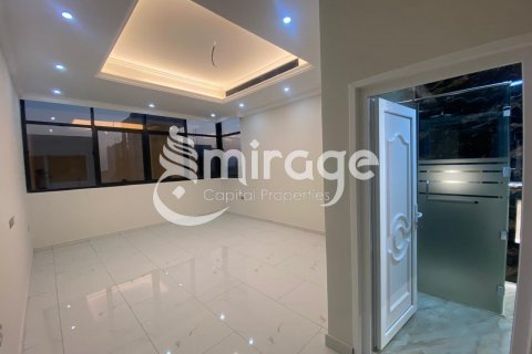 Vilë në Al Shamkha, Abu Dhabi, Emiratet e Bashkuara Arabe 5 dhoma gjumi, 510 m2. № 596792 - Foto 3