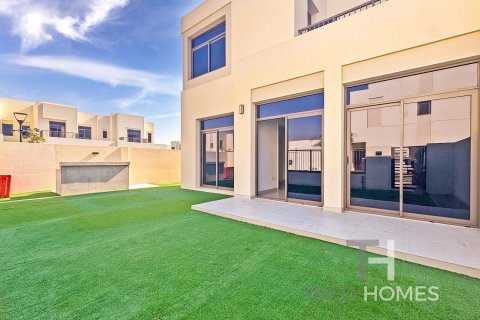 Řadový dům v Town Square, Dubai, SAE 4 ložnice, 228 m² Č.: 595543 - fotografie 1