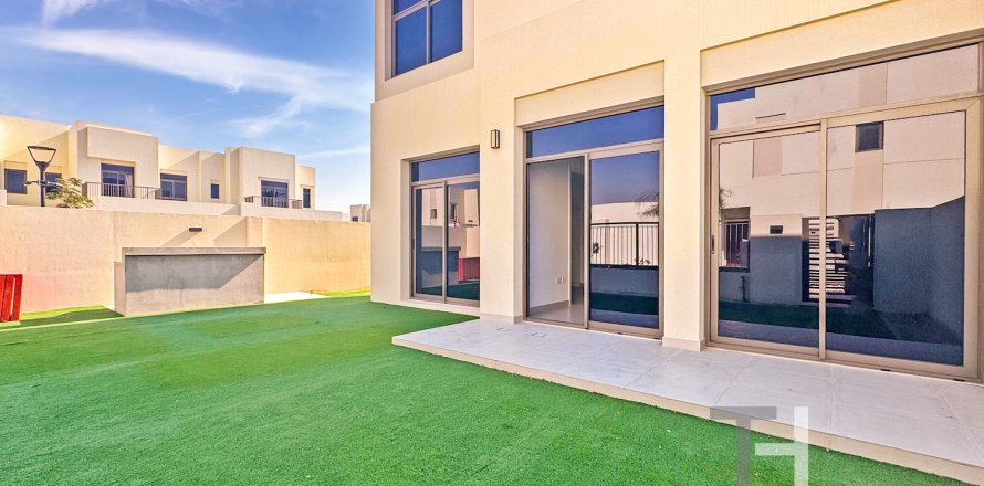 Řadový dům v Town Square, Dubai, SAE 4 ložnice, 228 m² Č.: 595543