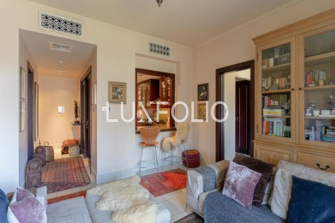 Apartment in Old Town, Dubai, UAE 1 bedroom, 90 sq.m. № 627492 - photo 1