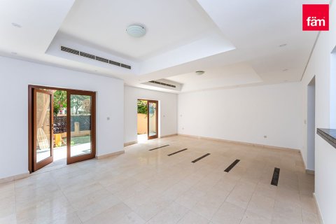 Vilë në Al Furjan, Dubai, Emiratet e Bashkuara Arabe 3 dhoma gjumi, 224 m2. № 569798 - Foto 10