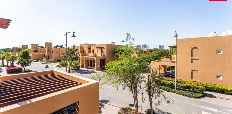 Vilë në Al Furjan, Dubai, Emiratet e Bashkuara Arabe 3 dhoma gjumi, 224 m2. № 569798
