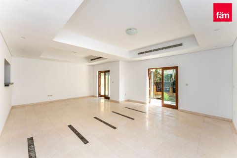 Vilë në Al Furjan, Dubai, Emiratet e Bashkuara Arabe 3 dhoma gjumi, 224 m2. № 569798 - Foto 6