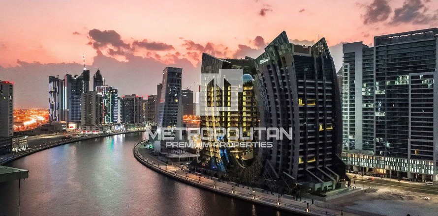 Apartment in Business Bay, Dubai, UAE 3 bedrooms, 265 sq.m. № 591926