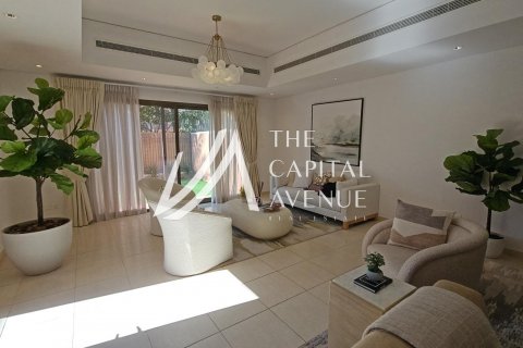 Abu Dhabi Gate City, UAE의 임대용 빌라 침실 4개, 300제곱미터 번호 604686 - 사진 5