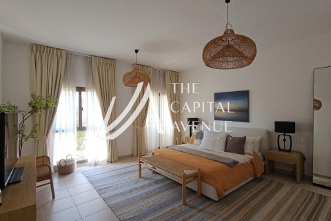 Abu Dhabi Gate City, UAE의 임대용 빌라 침실 4개, 300제곱미터 번호 604686 - 사진 8