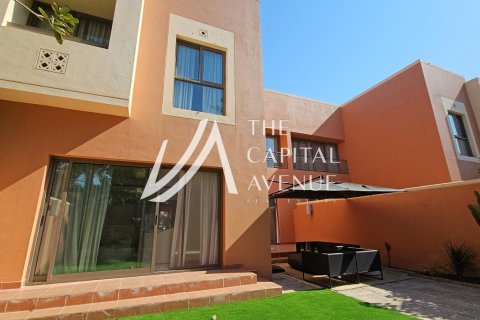 Abu Dhabi Gate City, UAE의 임대용 빌라 침실 4개, 300제곱미터 번호 604686 - 사진 2