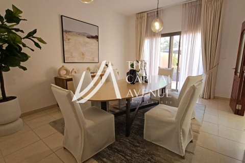 Abu Dhabi Gate City, UAE의 임대용 빌라 침실 4개, 300제곱미터 번호 604686 - 사진 4