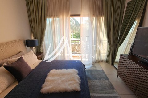 Abu Dhabi Gate City, UAE의 임대용 빌라 침실 4개, 300제곱미터 번호 604686 - 사진 10