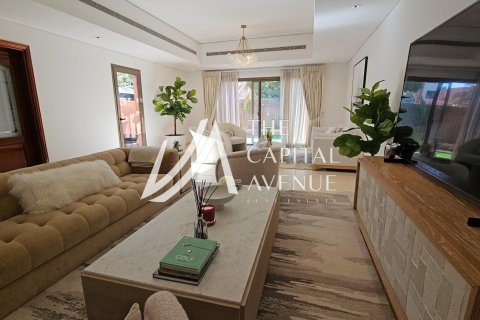 Abu Dhabi Gate City, UAE의 임대용 빌라 침실 4개, 300제곱미터 번호 604686 - 사진 3