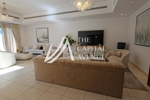Abu Dhabi Gate City, UAE의 임대용 빌라 침실 4개, 300제곱미터 번호 604686 - 사진 6