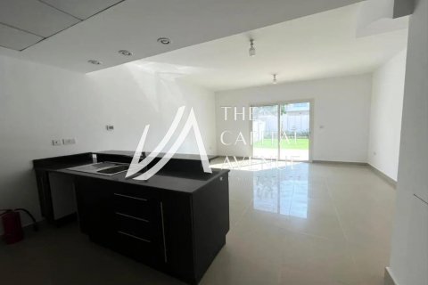 Rijtjeshuis te huur in Al Reef, Abu Dhabi, VAE 2 slaapkamers, 170 vr.m., nr 604688 - foto 3