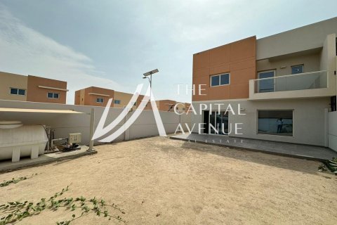Vilë në Al Samha, Abu Dhabi, Emiratet e Bashkuara Arabe 3 dhoma gjumi, 250 m2. № 604685 - Foto 1