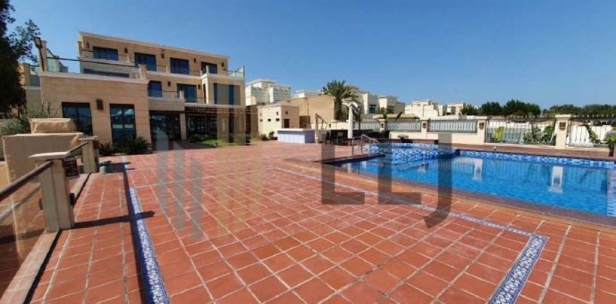 Villa asukohaga Marina Village, Abu Dhabi, AÜE: 5 magamistoaga, 1822.8 m² Nr 596678